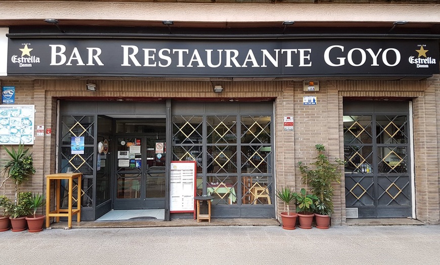 Image 9: Menú Premium de arroz con langosta y marisco con entrantes y vino 