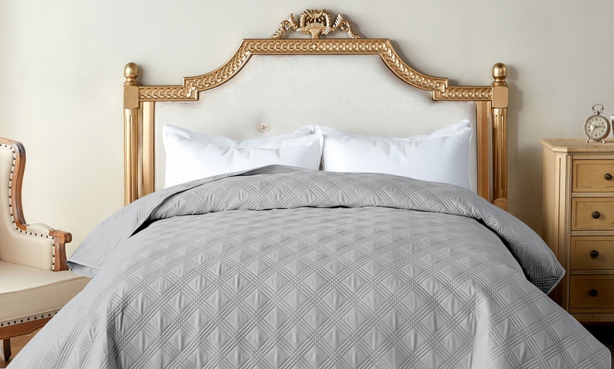 Image 4: Colcha matrimonial de raso