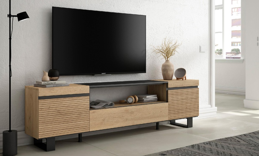 Image 25: Mueble para TV con acabado en roble y opción a chimenea eléctrica
