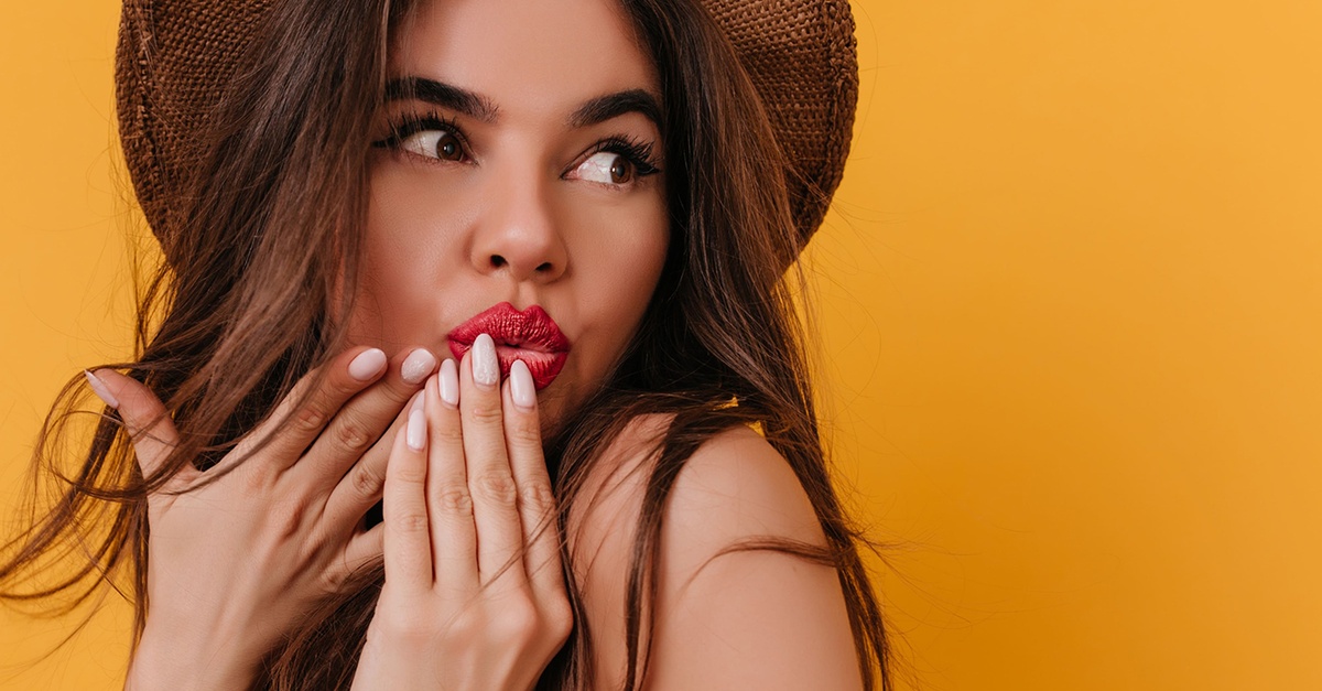 Manicura y pedicura con esmalte tradicional o semipermanente en Barcelona