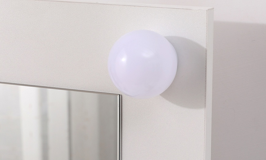 Image 2: White Hollywood Dressing Table with Lighted Mirror