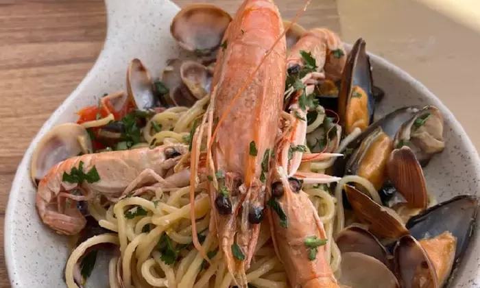 Menú italiano con opción a botella de vino para 2 o 4 personas