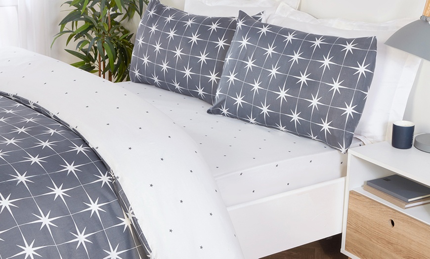 Image 6: Four-Piece Complete Duvet Set including Fitted Sheet