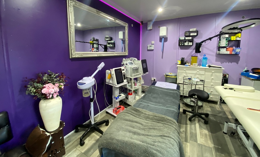 Image 3: Lemon Bottle Fat Dissolving for a Sculpted Face and Body!