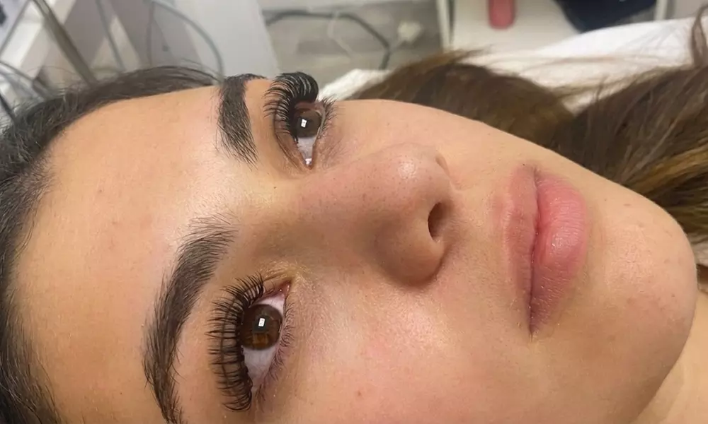 Classic Extensions or 3D or 6D Lash Extensions w/ Optional 2 Week Fill