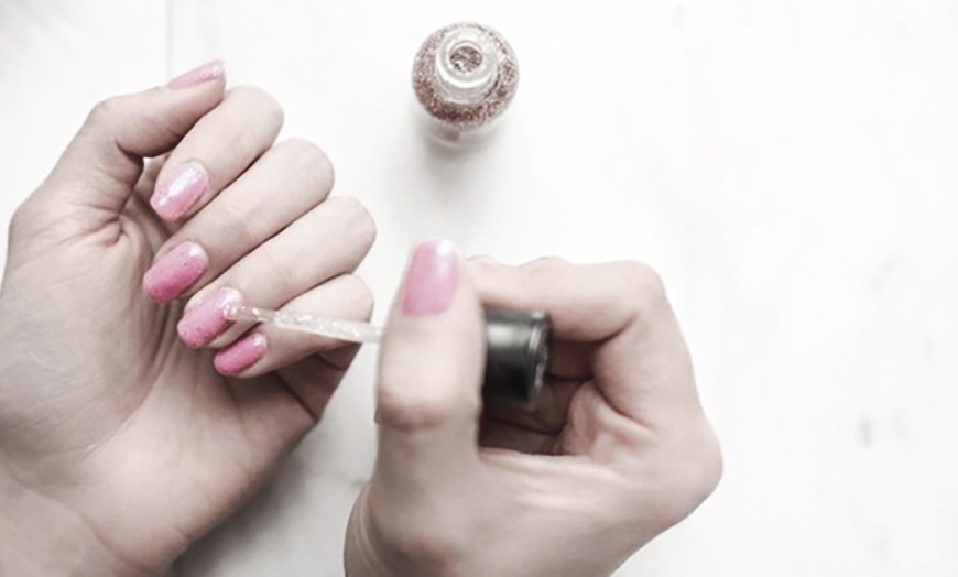 Image 1: Mains et pieds sublimés : beauté et vernis semi-permanent à Nice