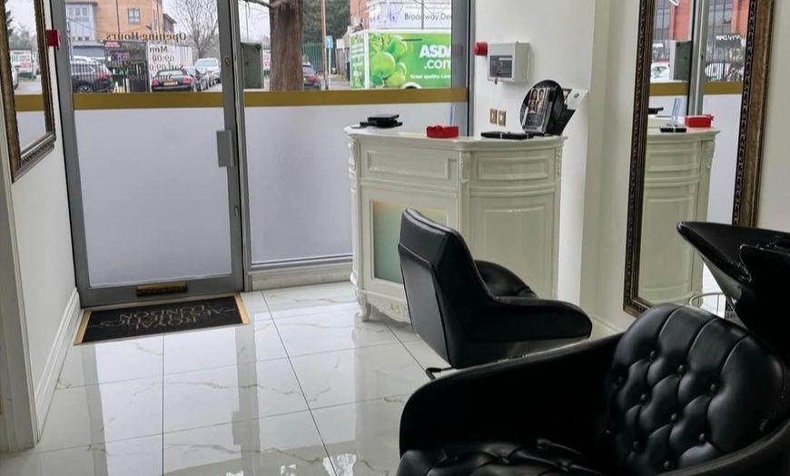 Image 2: Smoothness with Hollywood or Brazilian, Underarm, Half Leg Wax