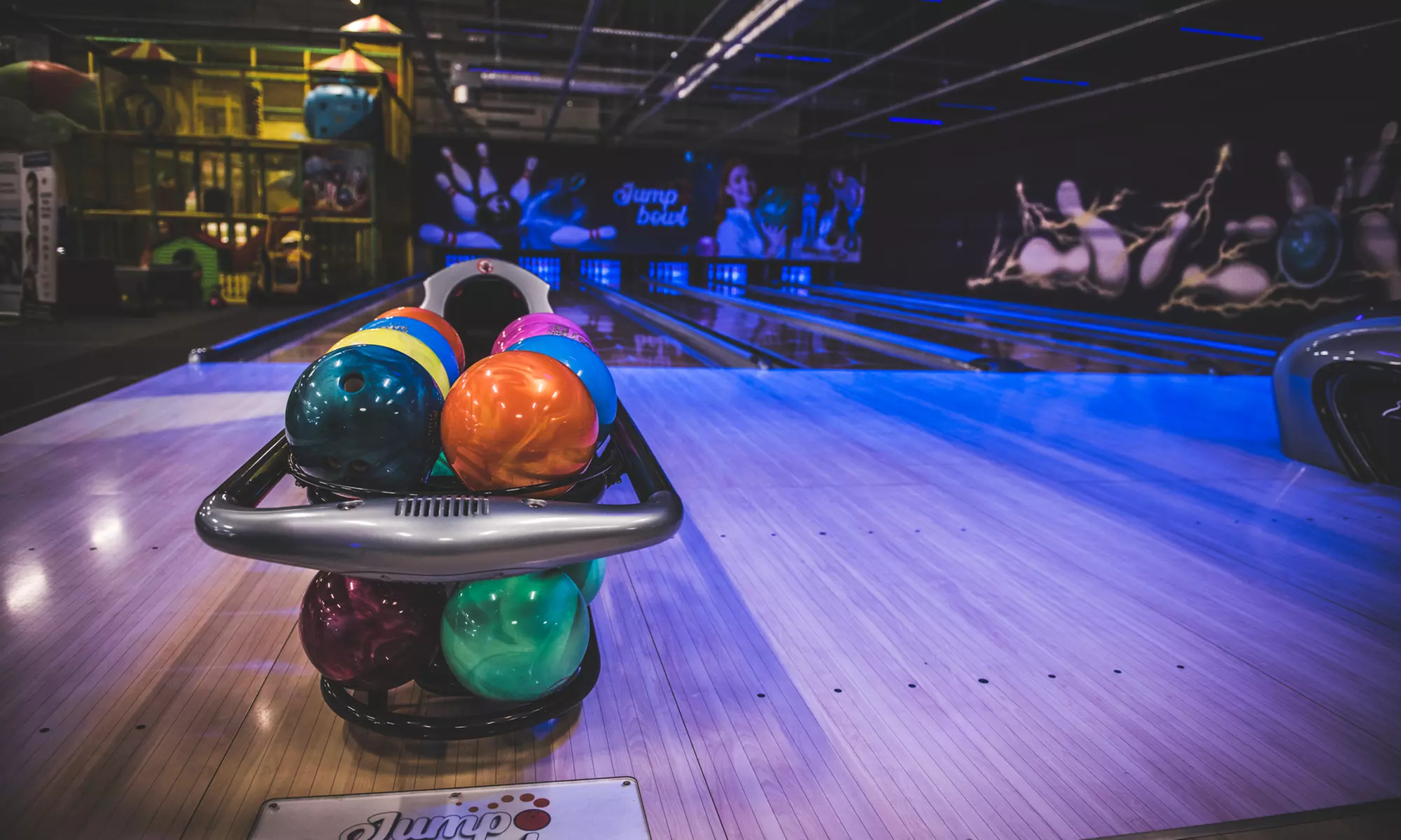 Kręgle dla Całej Rodziny: 6 Torów w Jump Bowl Kalisz!