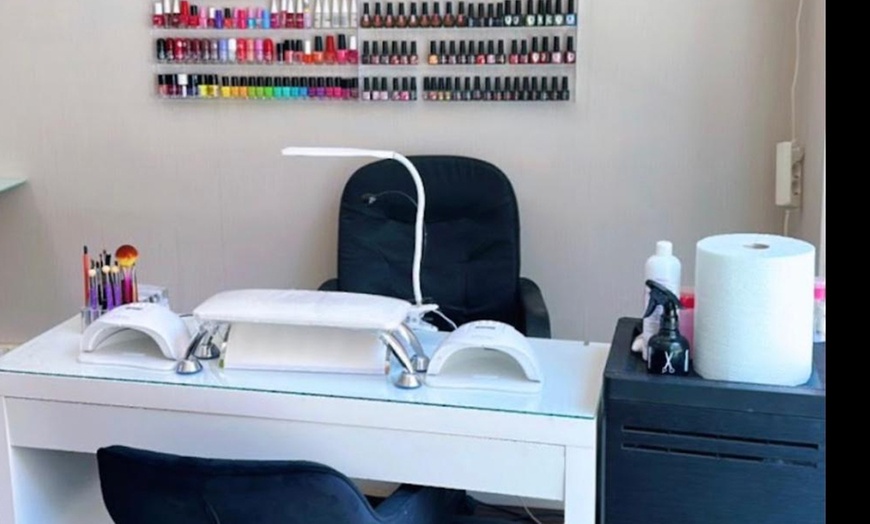 Image 3: Manicura y/o pedicura o primera puesta de uñas de gel o acrigel para 1