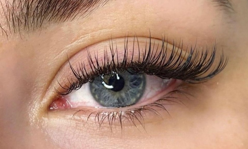 Image 2: Up to 55% Off on Eyelash Extensions at Bee Beauty