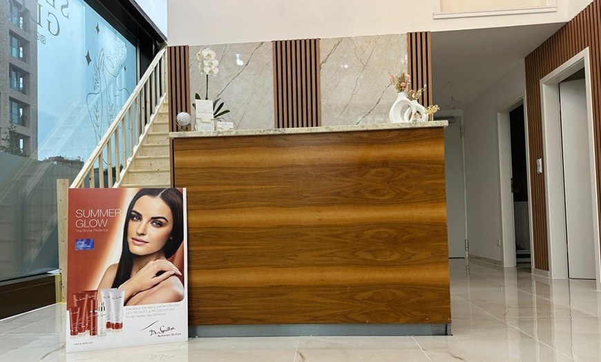 Image 3: 60 Min. Relax Thai-Ganzkörper-Massage / Fußreflex-Massage für 1 Dame