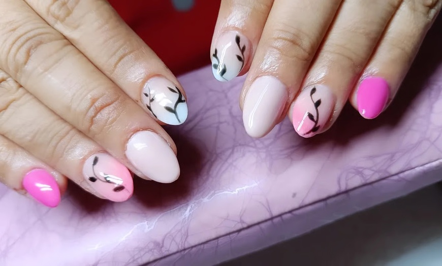 Image 4: Manicura y pedicura semipermanente: 1 o 3 sesiones