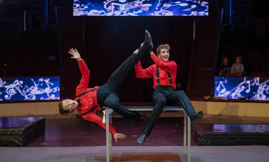 Image 8: Le Grand Cirque de Noël "Liège en Piste" par Horwood Productions