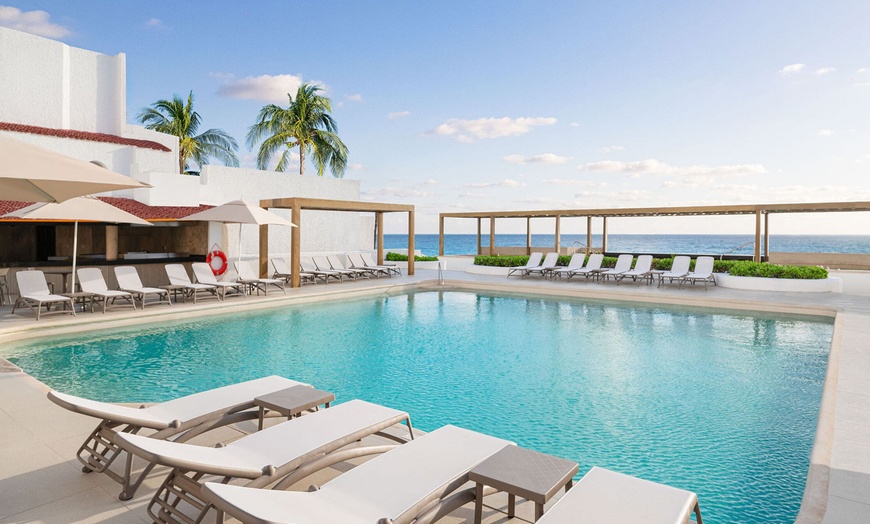Image 1: 5-Star All-Inclusive Beachfront Stay 