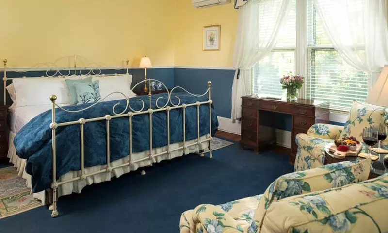 Member Pricing: Charming B&B Near Grove Park With Veranda Views