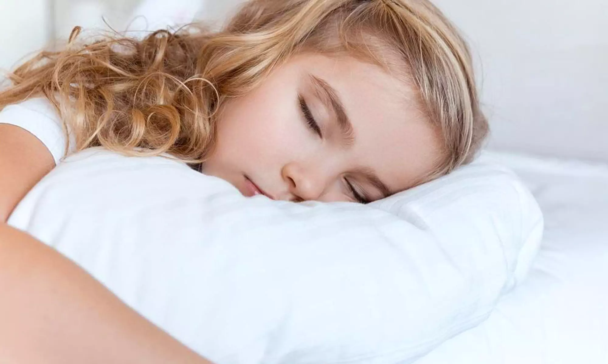 1, 2 o 4 coppie di federe traspiranti fasciate con zip - Primary Image