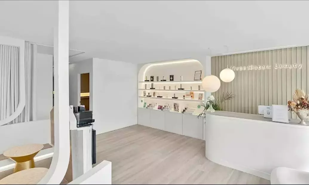 Advanced Salmon DNA Facial for Rejuvenated, Hydrated Skin