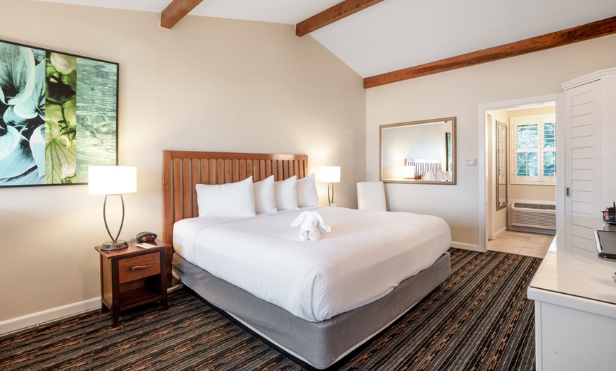 Image 17: Waterfront Resort on Mission Bay with Two Heated Pools