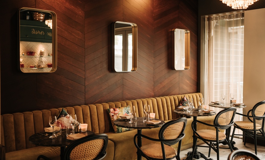 Image 5: Franse klassiekers en warme gastvrijheid in een gezellige bistro