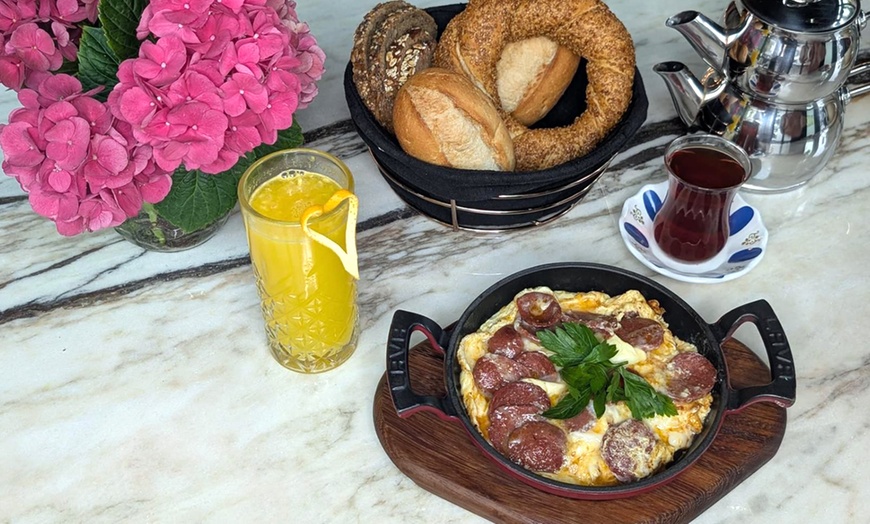 Image 10: Klassisch oder Deluxe Frühstück inkl. Heißgetränk für 1-4 Personen