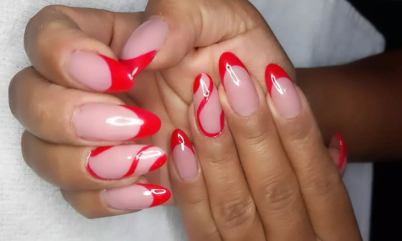 Manicura y/o pedicura normal o semipermanente y primera puesta de uñas