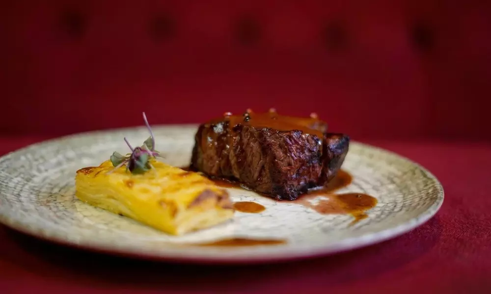 Menú para dos o cuatro personas en Artemisa Moulin Lounge