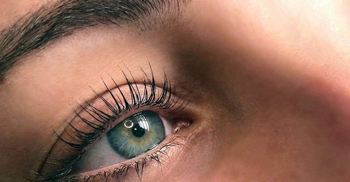 Extensiones de pestañas y diseño de cejas en Salamanca