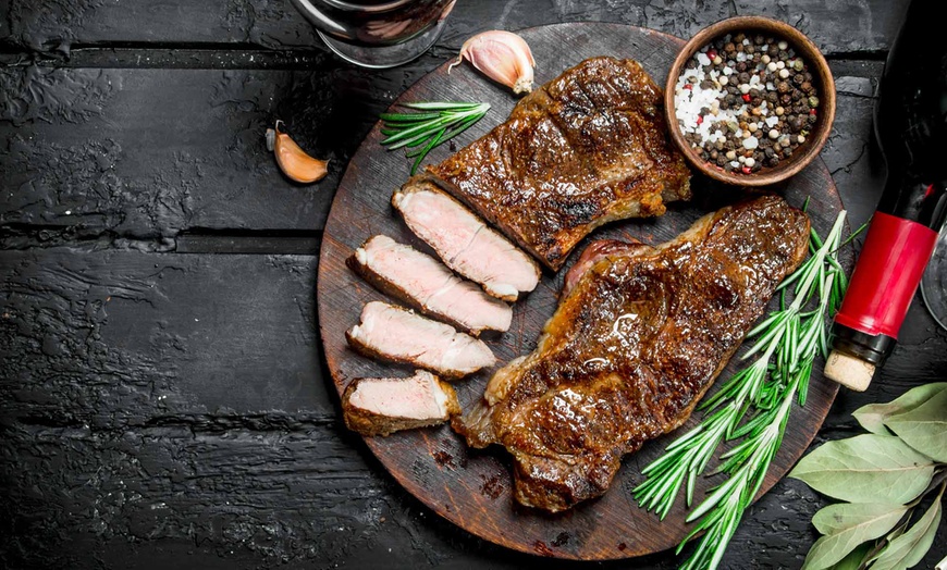 Image 2: Schnitzel / Putensteak mit Steakhouse-Pommes / Bratkartoffeln & Salat