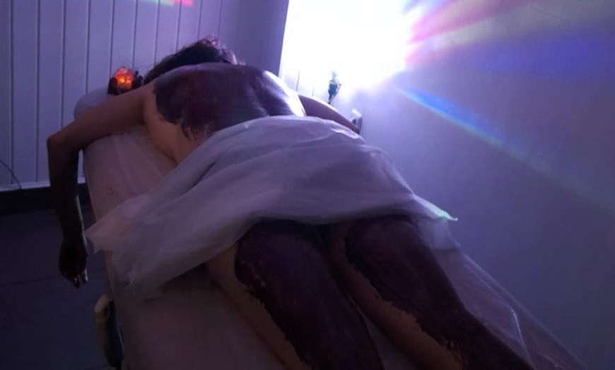 Image 5: Rosaterapia o chocolaterapia de 60 minutos con opción a reflexología 