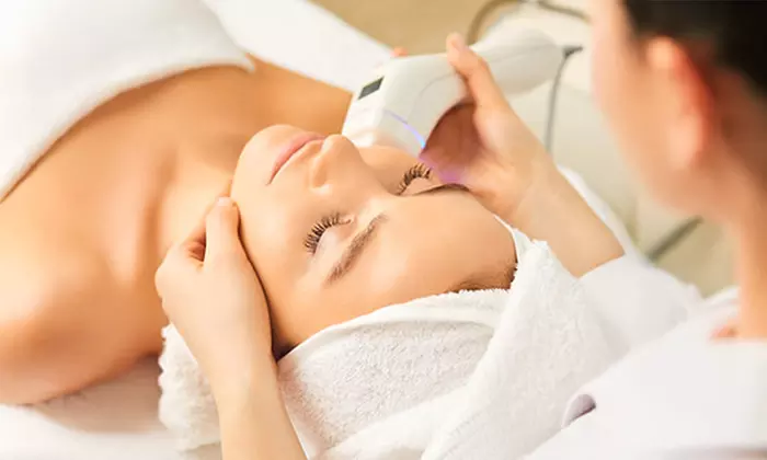 60 Min Aqua Deep Cleansing or 90 Min Payot Paris Hydrating Facial