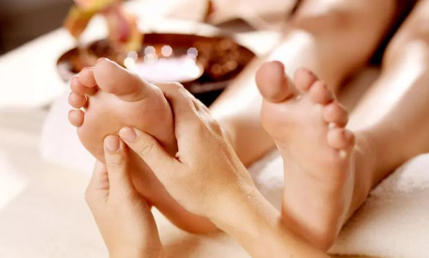 Image 2: Réflexologie, massage ou rituel visage & corps avec Family Nest