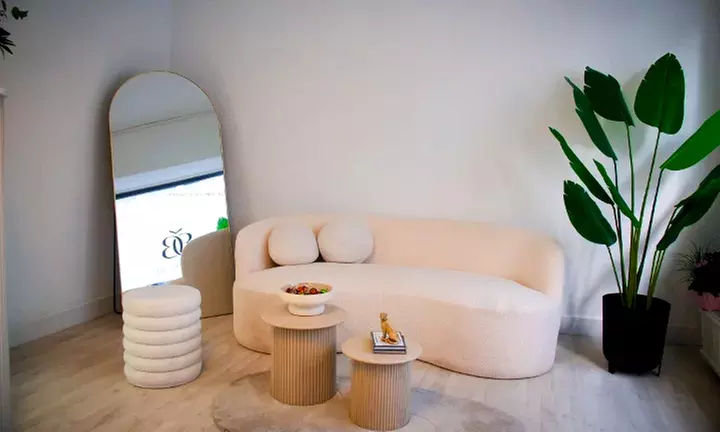 Wimpern- und/oder Augenbrauen-Lifting oder -Korrektur inkl. Färben