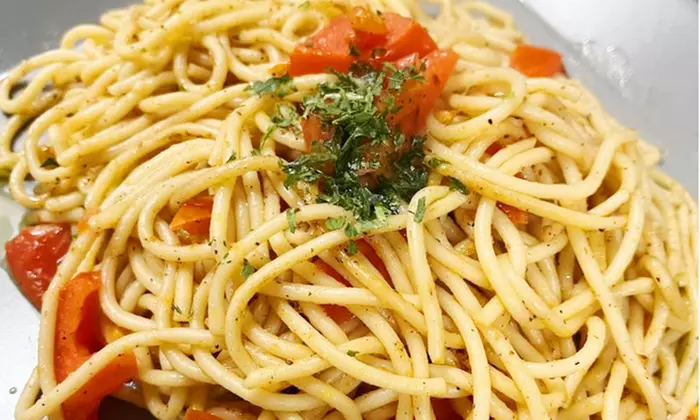 Pasta, Wein &  hausgemachtes Tiramisu für bis zu 4 Personen