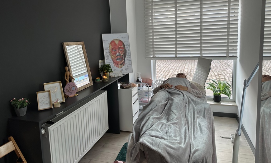 Image 2: Lifting twarzy bez skalpela: masaż Kobido lub Gua Sha – 1 lub 2 sesje