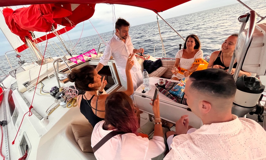 Image 2: Salida de 2 horas en barco con tripulación para hasta 4 personas