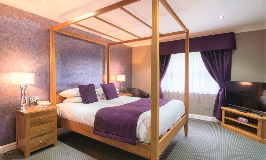 Image 2: Widnes, East of Liverpool: All Inclusive Stay for 2 