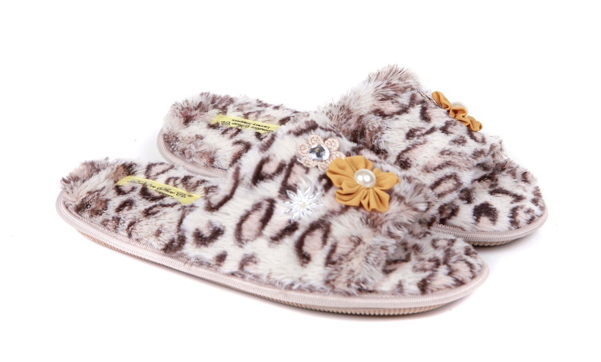 Image 9: Women's Fluffy Slippers