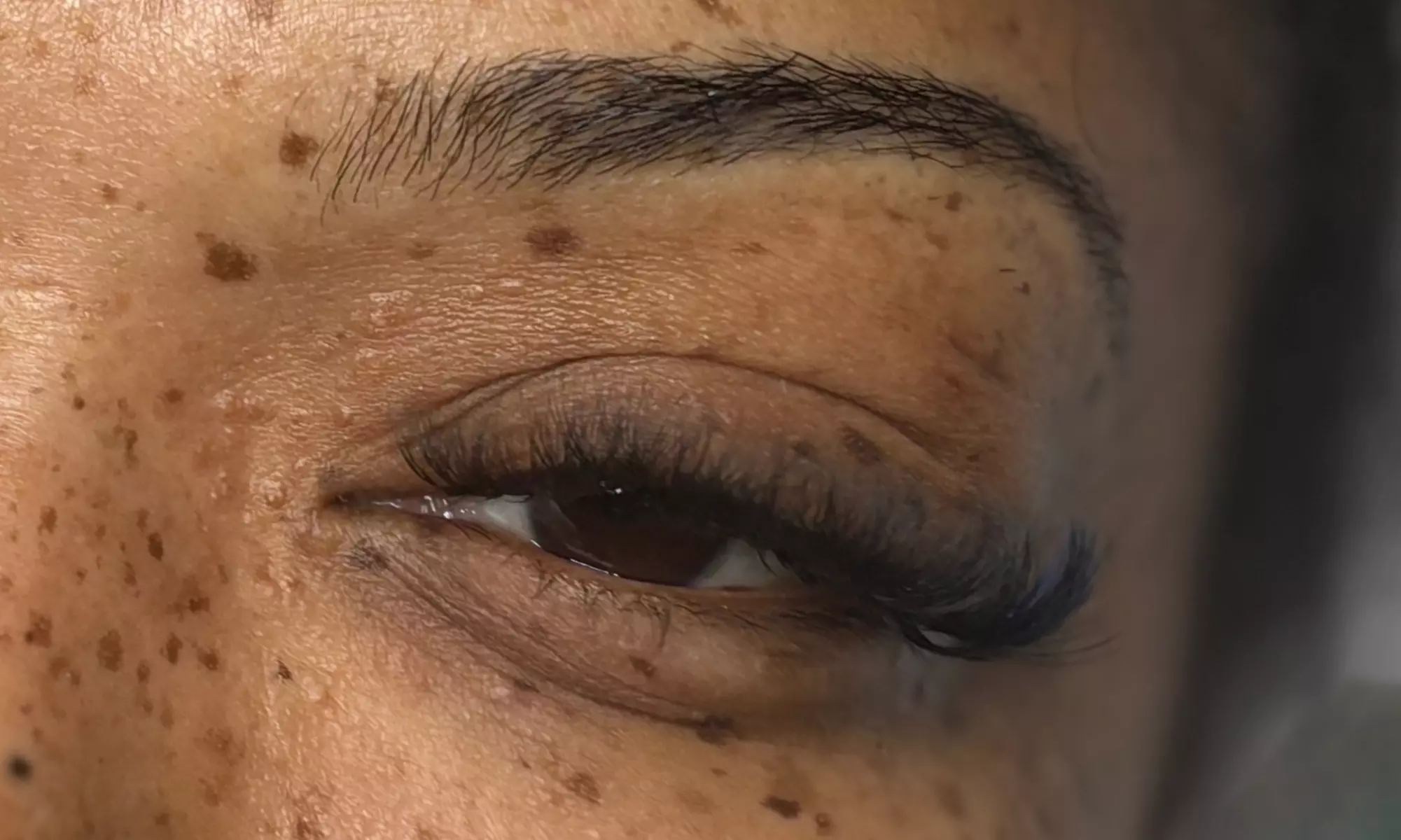 Full Set Classic or Volume Lash Extensions for a Glam Look