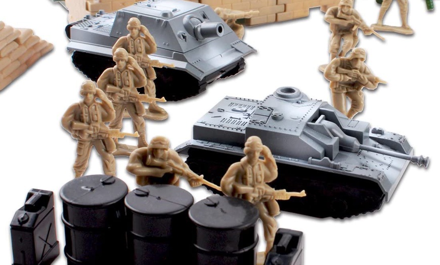 Image 3: 100-Piece Military Play Set