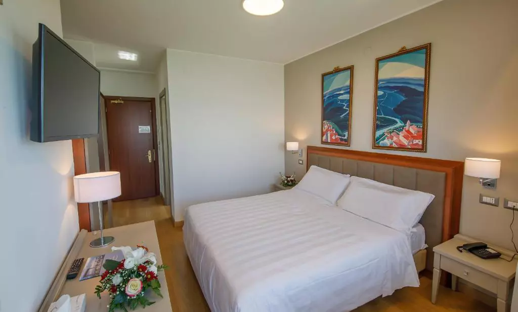 Lago Trasimeno 4*: camera doppia con colazione o mezza pensione