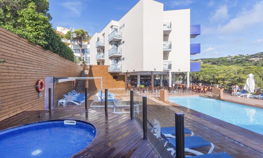 Image 9: Costa Brava : chambre double en demi-pension