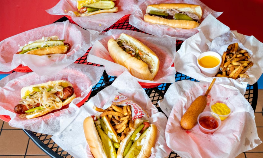 Image 2: The Ultimate Chicago Street Food Experience in Yorkville!