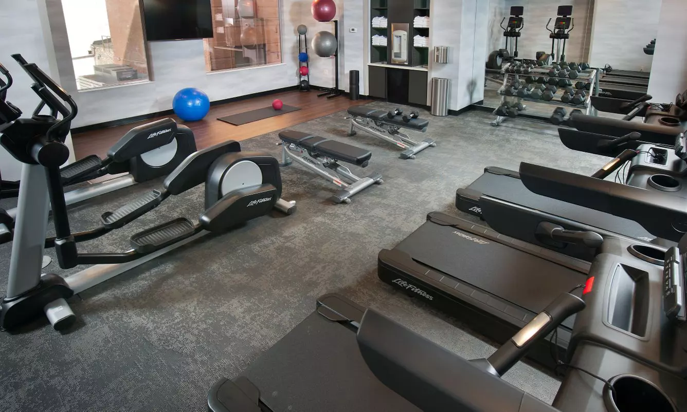 Downtown Pittsburgh Stay – Pet-Friendly & Modern Comfort