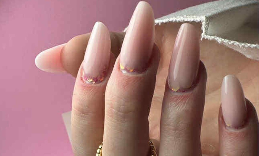 Image 4: Kompleksowa pielęgnacja paznokci – manicure i pedicure