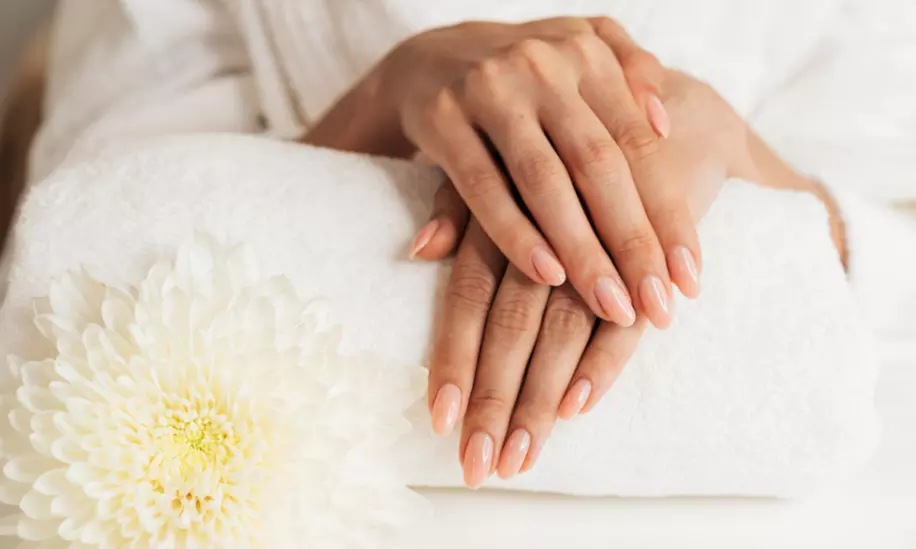 Manicura o pedicura normal o semipermanente