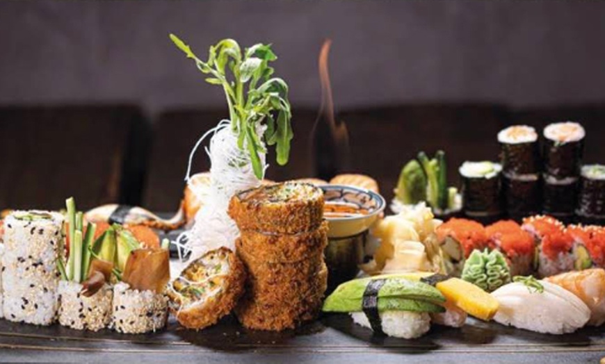 Image 4: Sushi-Genuss im Großformat: XXL Sushi Platte für 2 oder 4 Personen