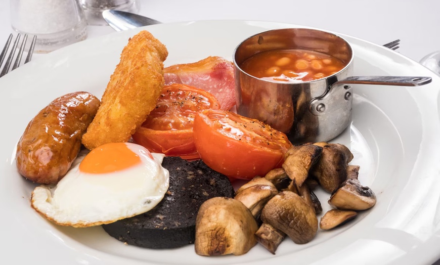 Image 8: Lancashire: Picturesque Stay for 2 with Breakfast, Dinner, Hot Tub 