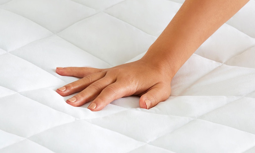 Image 2: Protège-matelas hypoallergénique Sampur