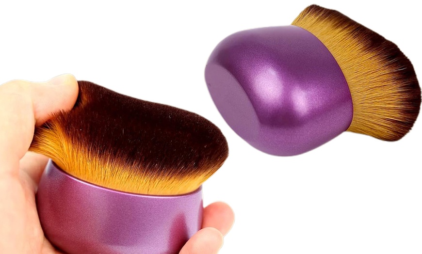 Image 13: Body Makeup Brush