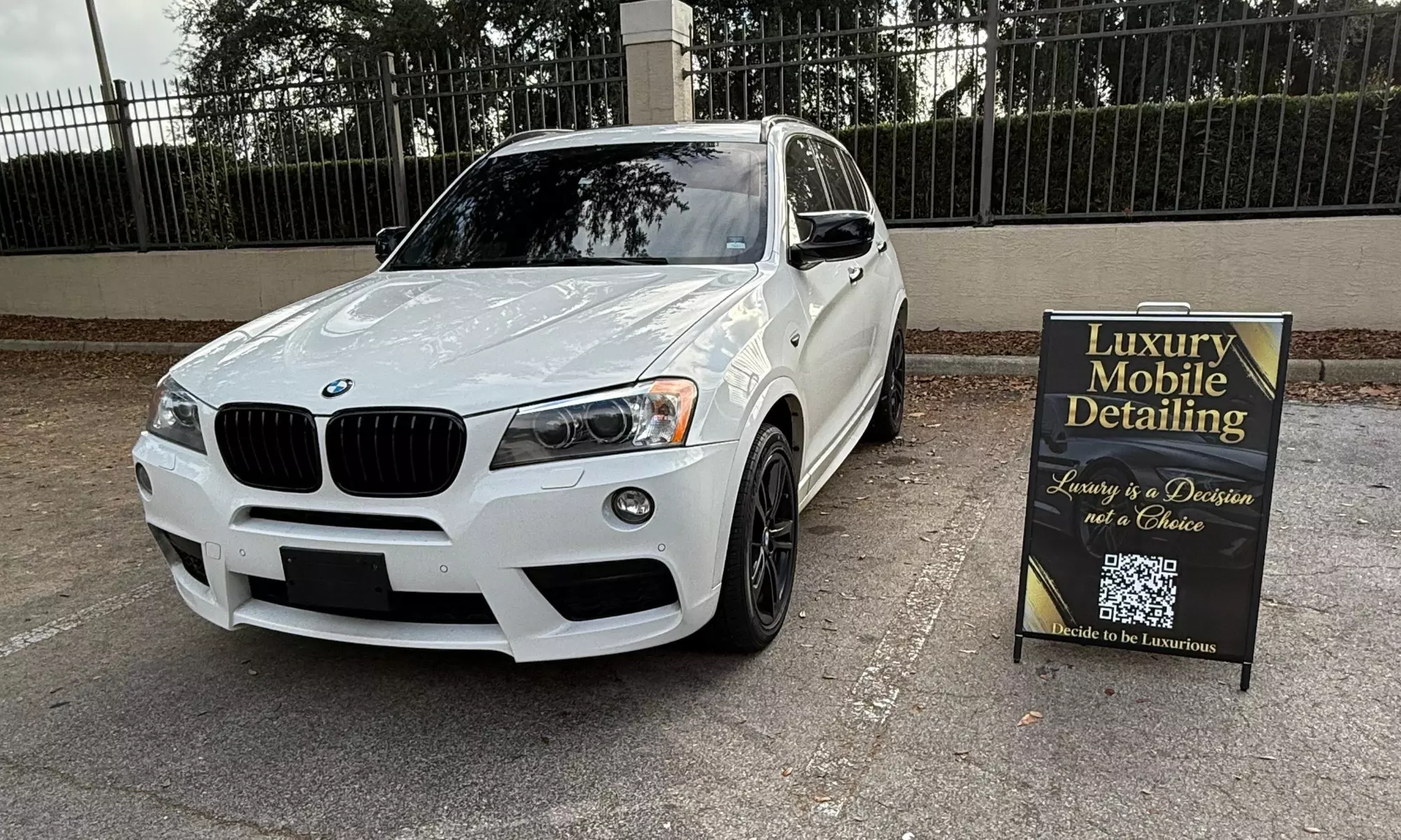 Get Sedan, Midsize or SUV Interior & Exterior Luxury Detailing